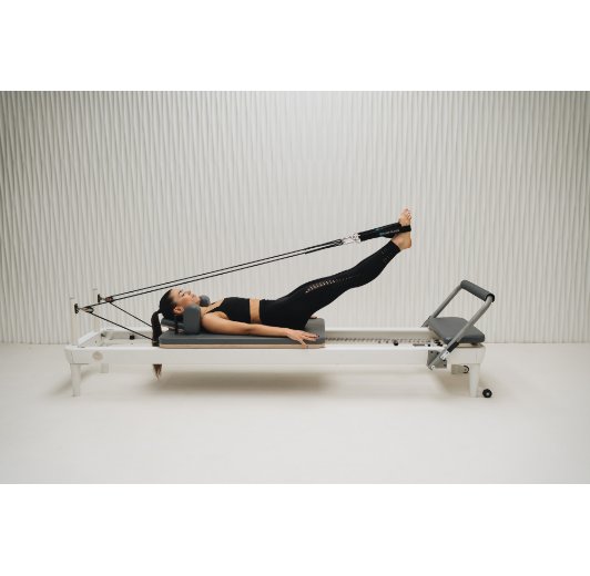 רפורמר נוביום עשוי אלומיניום דגם ELN 100301 מבית ELINA PILATES