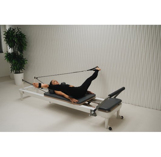 רפורמר נוביום עשוי אלומיניום דגם ELN 100301 מבית ELINA PILATES